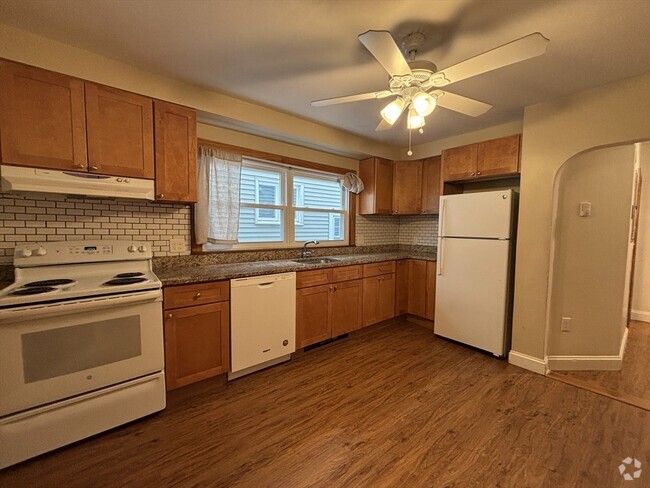 Building Photo - 184 Bucknam St Unit 2 Rental