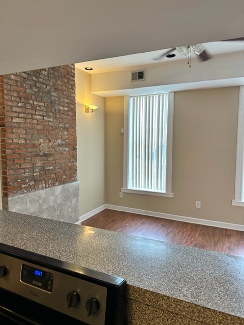 Photo - 2348 Rutger St Unidad B