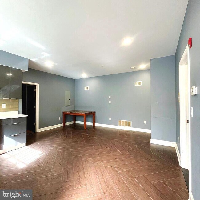 Photo - 1306-8 N Carlisle St