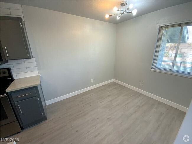 Building Photo - 466 E Sunset Rd Rental