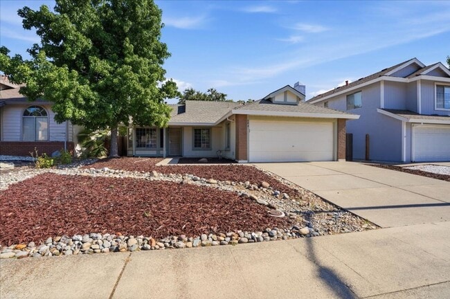 Photo - 604 Hovey Way