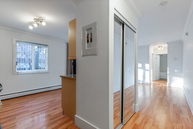 Photo - 10172-10113 113 St Unit 4