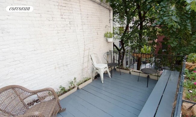 Building Photo - 310 W 89th St