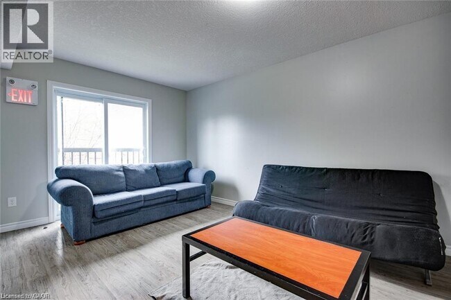 Photo - 151 Bridgeport Rd E Unité 4