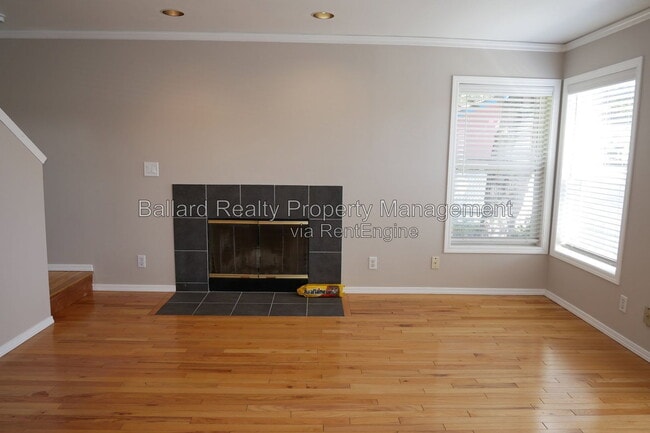 Photo - 3216 14th Ave W Unit 202