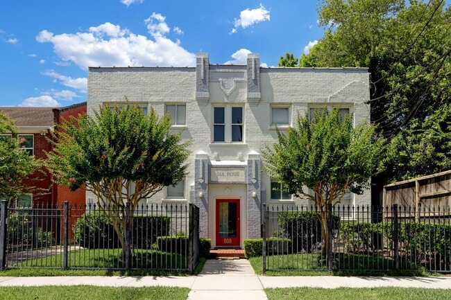 Building Photo - 808 Sul Ross St Unit 1 Rental