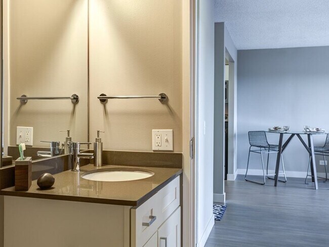 Photo - 2555 N Clark St Unit 809