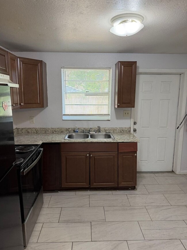 Photo - 8105 N Klondyke St Unit B