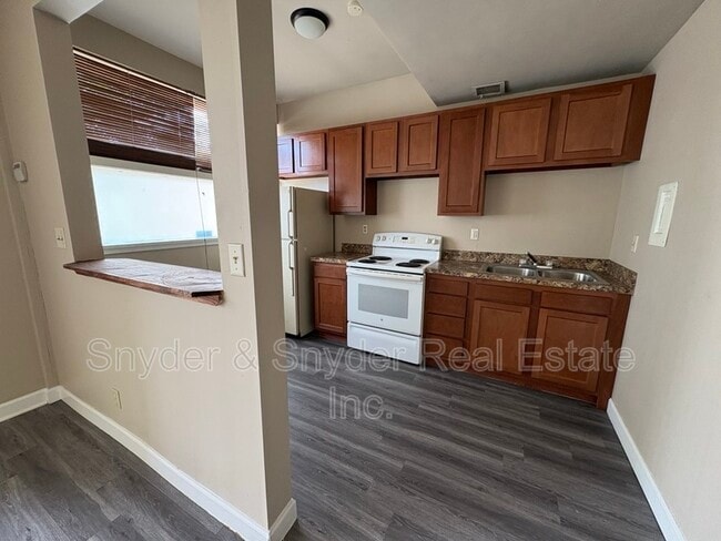 Photo - 777 W Market St