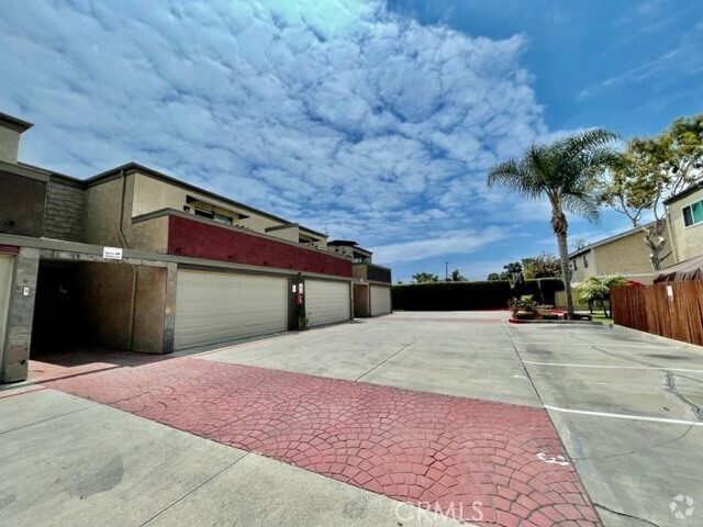 Building Photo - 17181 Elm Lane Unit 6 Rental