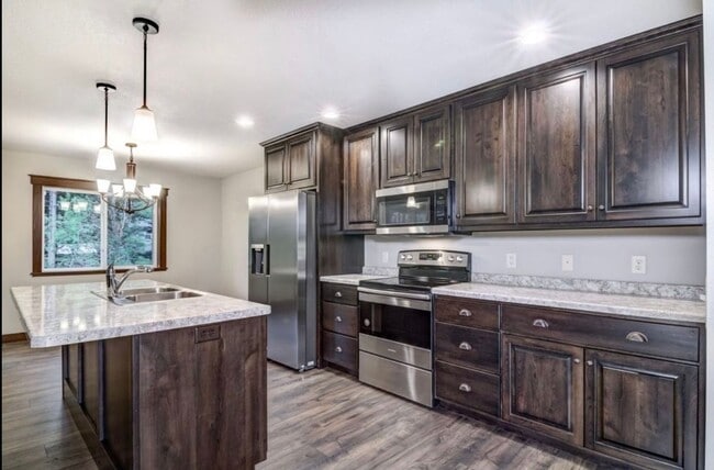 Photo - 971 Daisy Ln