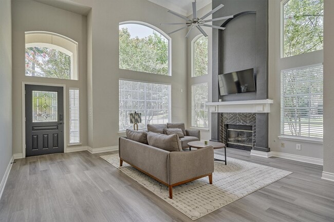 Photo - 38 Larks Aire Pl