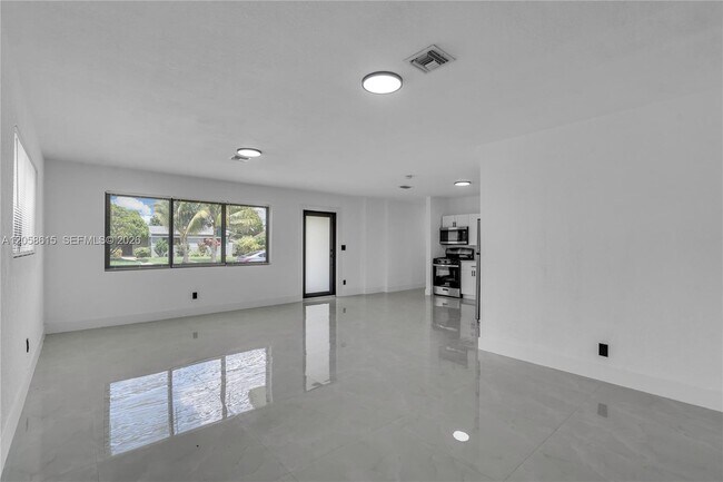 Photo - 1000 NW 198th St