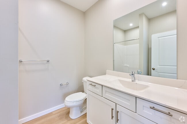 Black Creek Commons – 2 habitaciones, 2 baños – 111,5 m² – Baño - Black Creek Commons