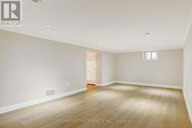 Photo - 114 Canlish Rd
