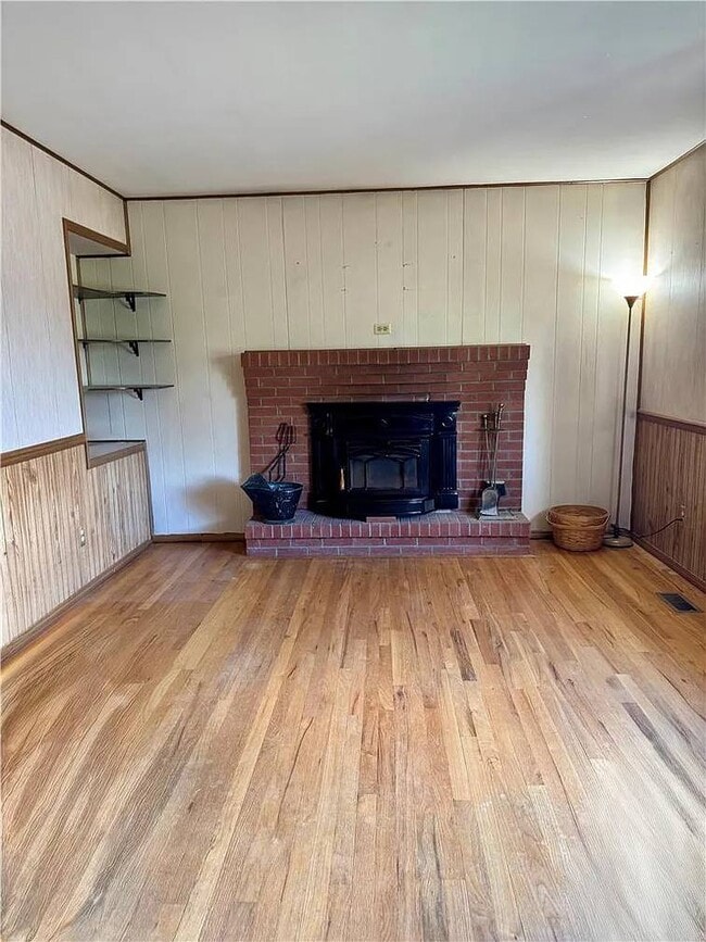Building Photo - 5054 Shawnee Blvd Unit 2