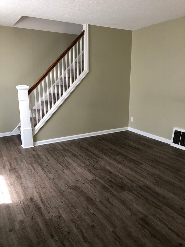 Building Photo - 1558 W 45th St Rental