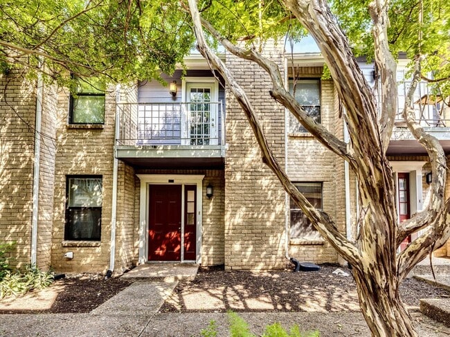Building Photo - Charming & Modern 2/BR and 2/BA Home Near ...