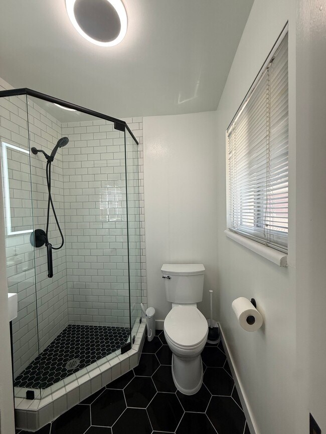 Photo - 2258 Claybourne Ave S Unidad A