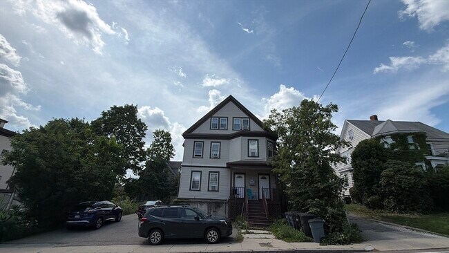 Building Photo - 253 Whitwell St Unit 2L