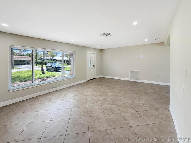 Photo - 1321 NE 46th St