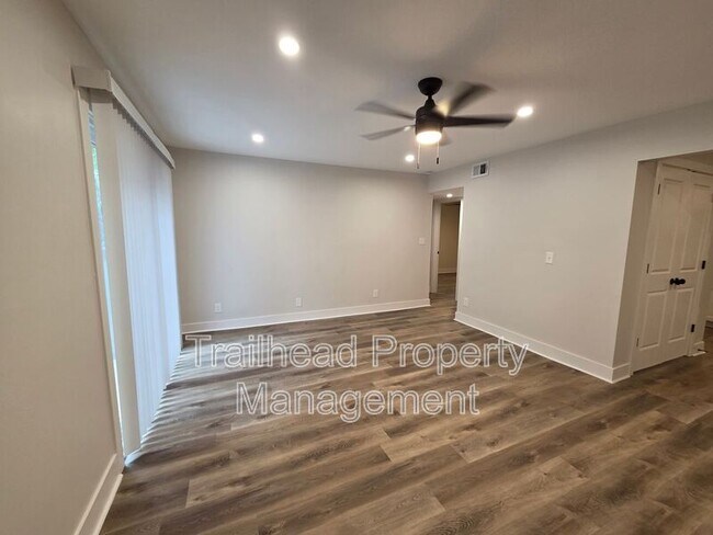 Photo - 1107 W 40th St