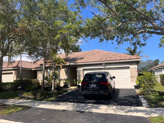 Building Photo - Fantastic, Weston Waterfront 3/2 PLUS Office in Gated Savanna