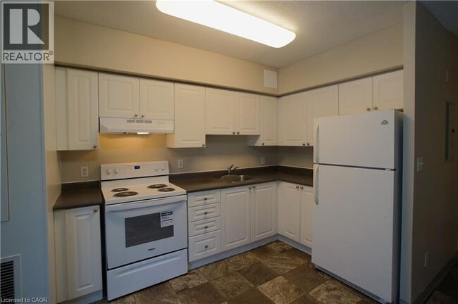 Photo - 274 Erb St. W Unité 803