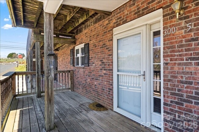 Photo - 300 E Gold St Unit 5