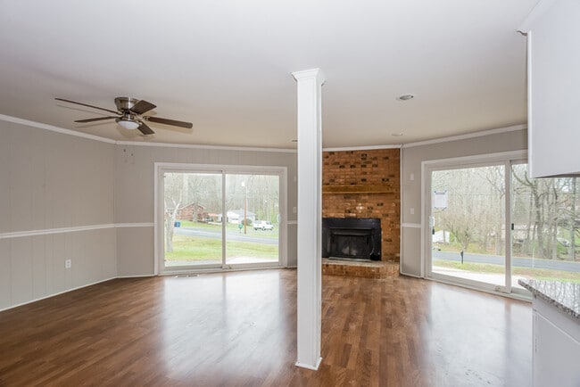 Photo - 1024 Seneca Rd