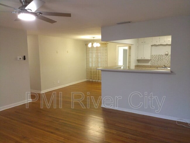 Photo - 2527 Emily Ln