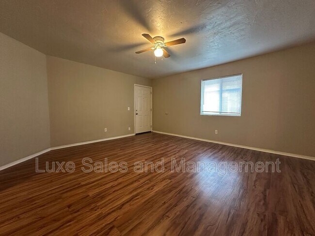 Photo - 6012 NW Expressway Unit D