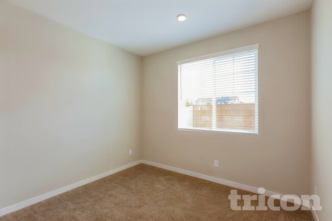 Photo - 31673 Rosetta St