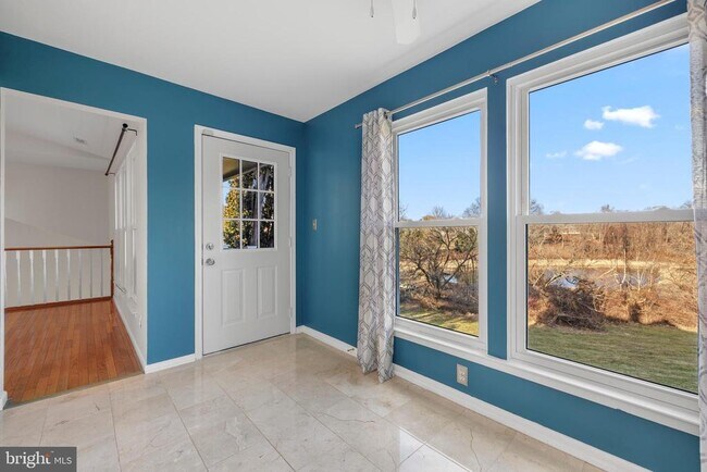 Photo - 11321 Halethorpe Terrace Unidad 205