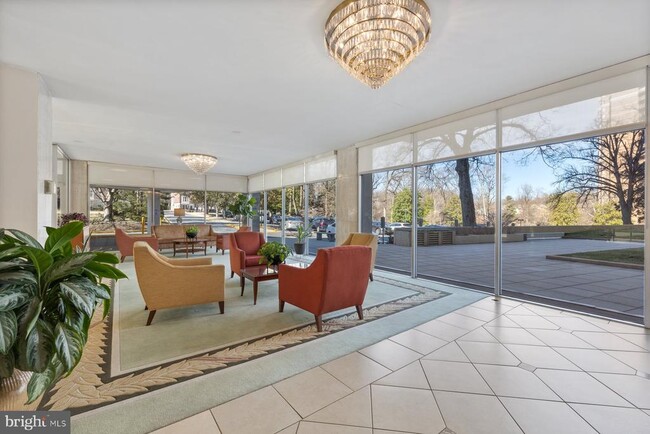 Photo - 10201 Grosvenor Pl Unidad 923