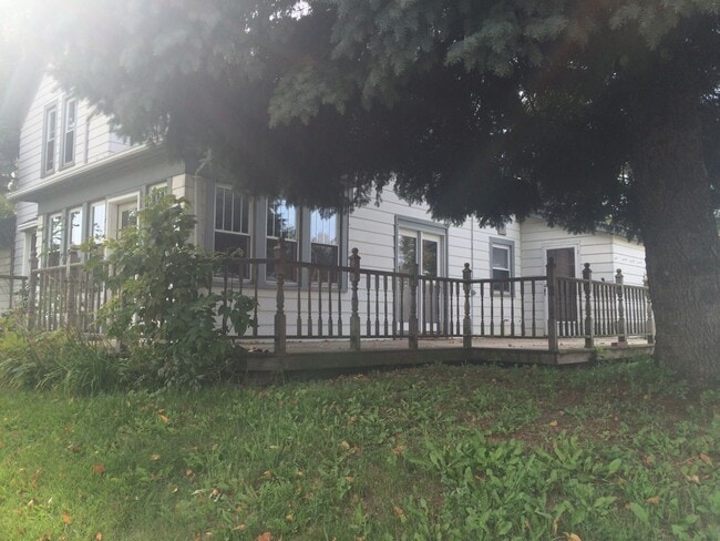 Photo - 417 Crooks Ave