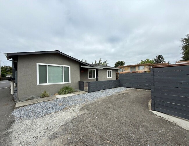 Building Photo - 2831-2839 Soscol Avenue Unit 2831A
