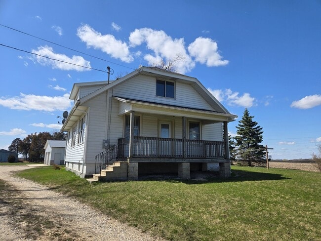 Large 4 Bedroom Farmhouse - Large 4 Bedroom Farmhouse