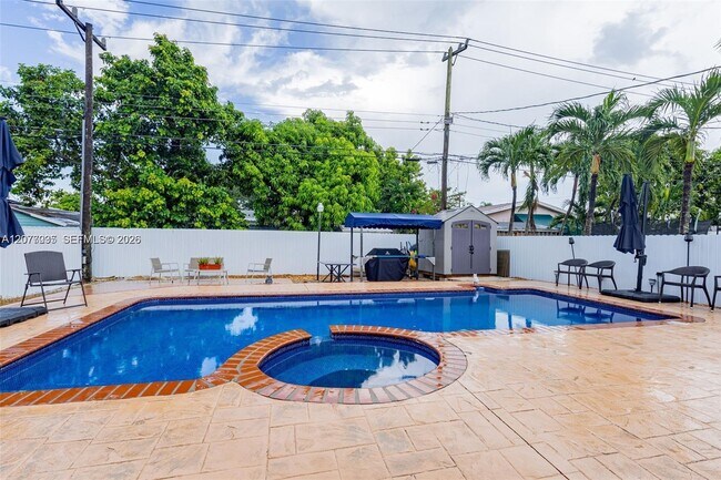 233 W 39th Pl Unit 0