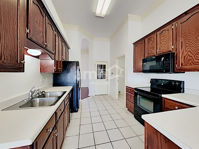 Photo - 6377 Braybourne Main