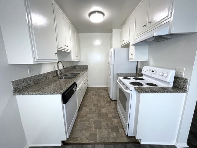 Photo - 11771 National Blvd