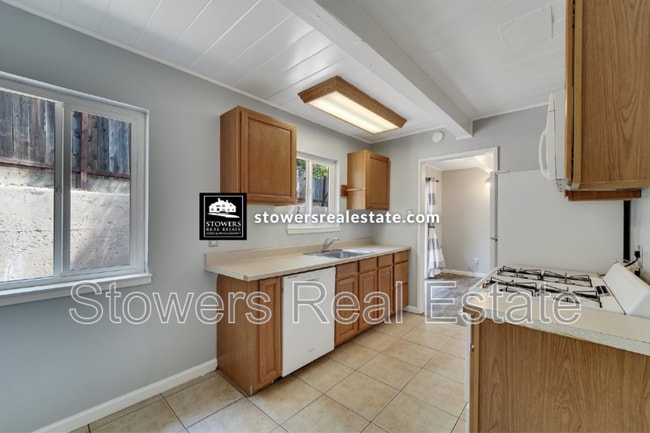 2073 Overhill Rd