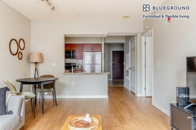 Photo - 2400 M St NW Unidad SI FL8-ID16