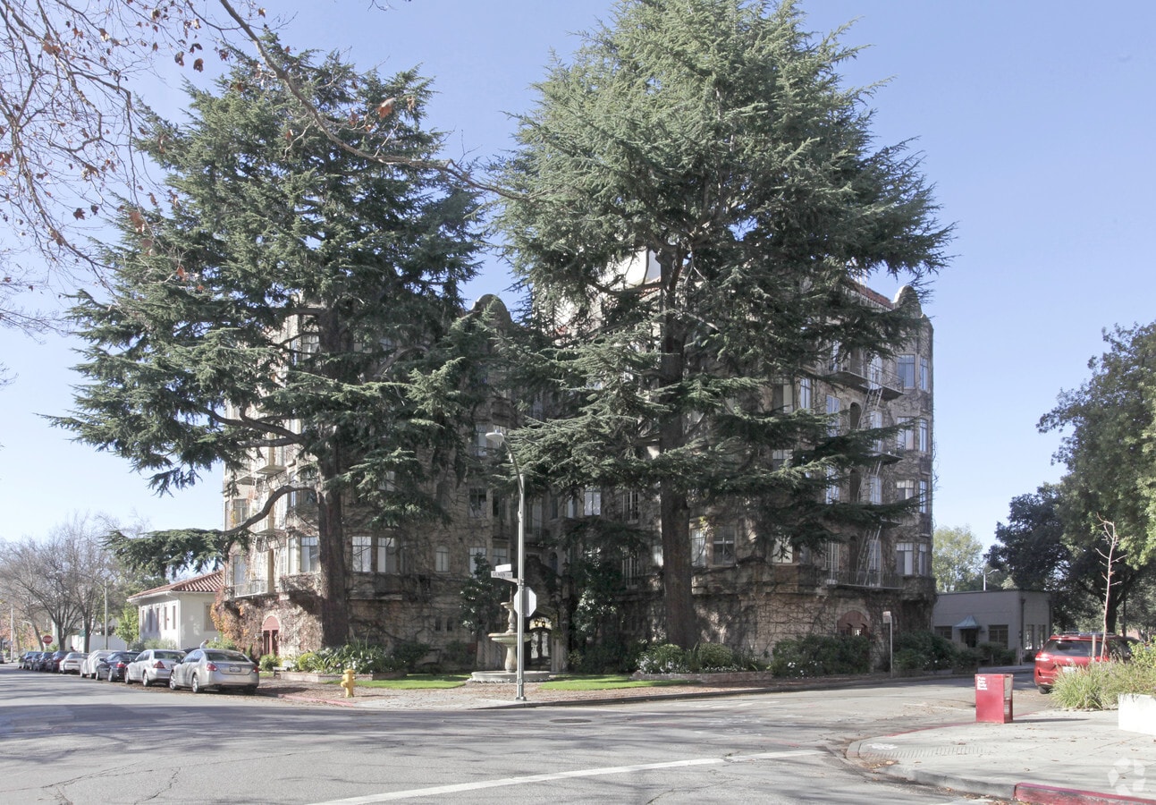 Photo - Laning Chateau Apartments