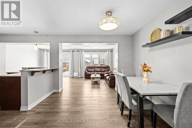 Photo - 708 Mayfly Cres