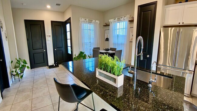 Photo - 214 Club Crest Ln