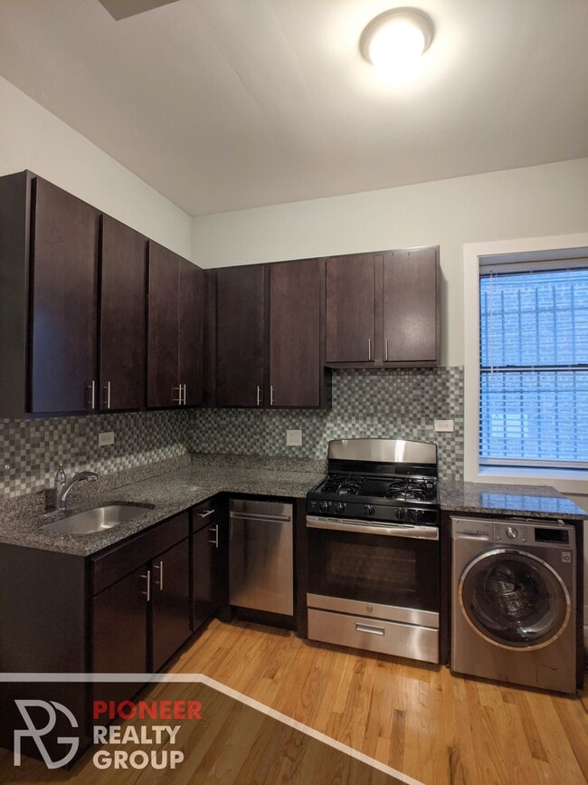 Photo - 635 W Oakdale Ave Unit 647-2