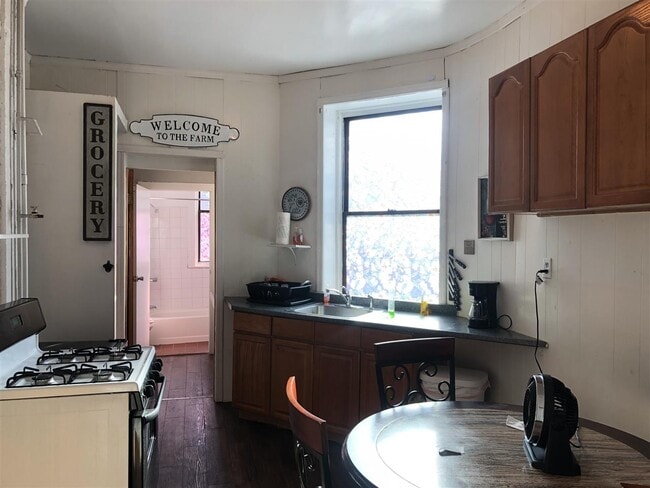 Photo - 319 8th St Unit 1R