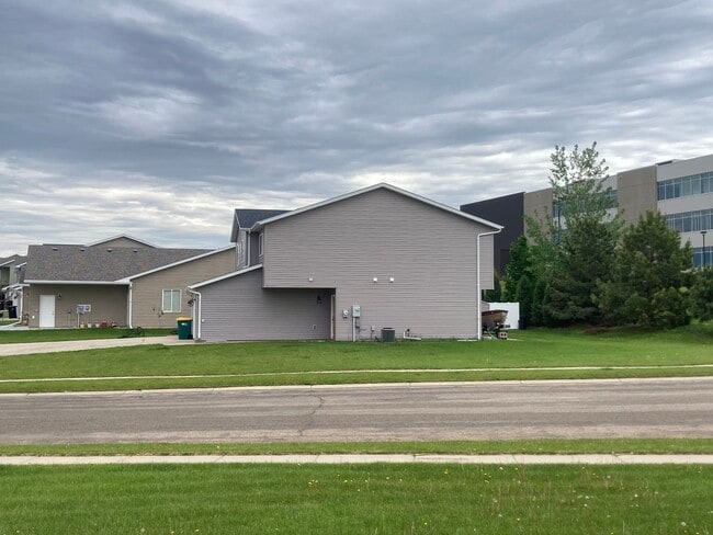 Photo - 3 bed 2.5 Bath Twin Home SORRY NO PETS!!