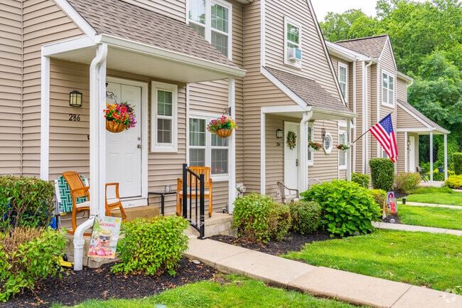 Building Photo - Huntingdon Woods